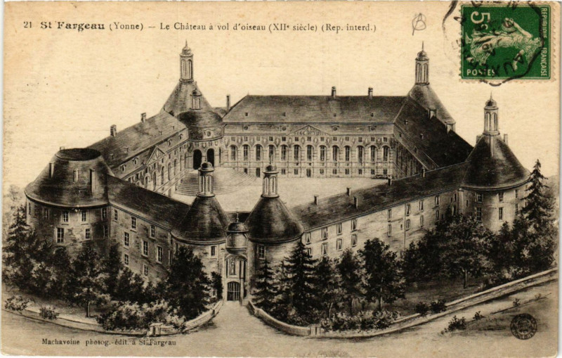 Carte postale ancienne Saint-Fargeau - Le Chateau a vol d'oiseau (Xii siecle) à Saint-Fargeau