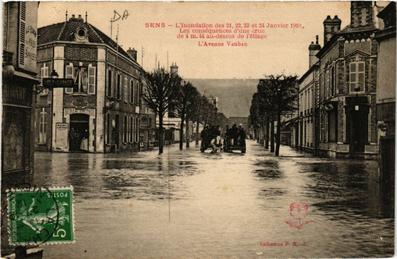 Carte postale ancienne Sens L'Inondation des 21 22 23 24 Janvier 1910-Les conséquences à Sens
