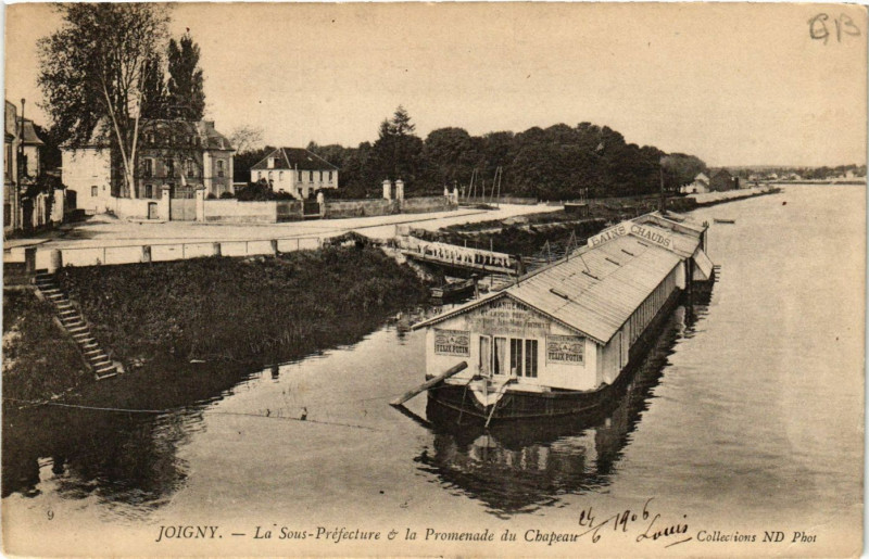 Carte postale ancienne Joigny - La Sous-Préfecture & la Promenade du Chapeau à Joigny
