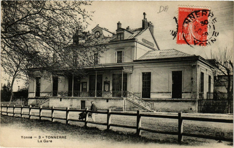 Carte postale ancienne Yonne-sur-Tonnerre - La Gare à Tonnerre