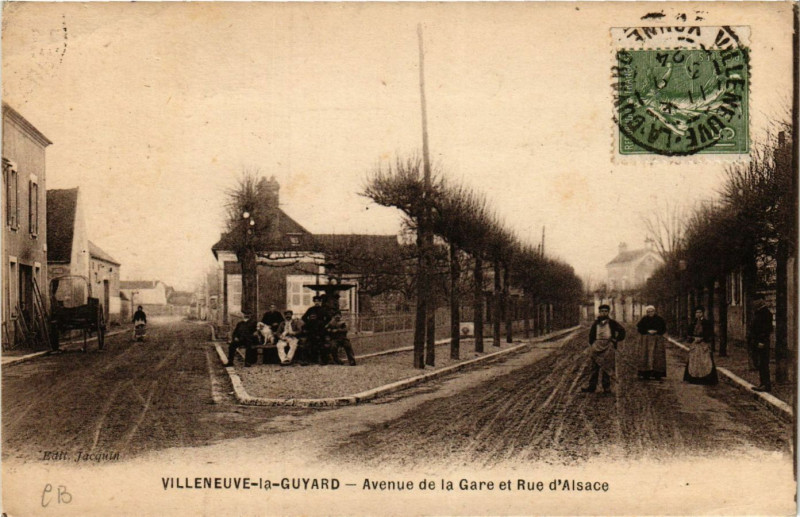 Carte postale ancienne Villeneuve-la-Guyard - Avenue de la Gare et Rue d'Alsace à Villeneuve-la-Guyard