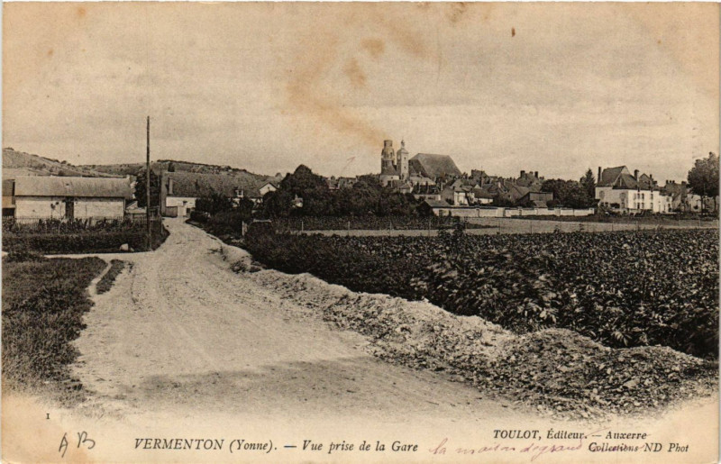 Carte postale ancienne Vermenton - Vue prise de la Gare à Vermenton