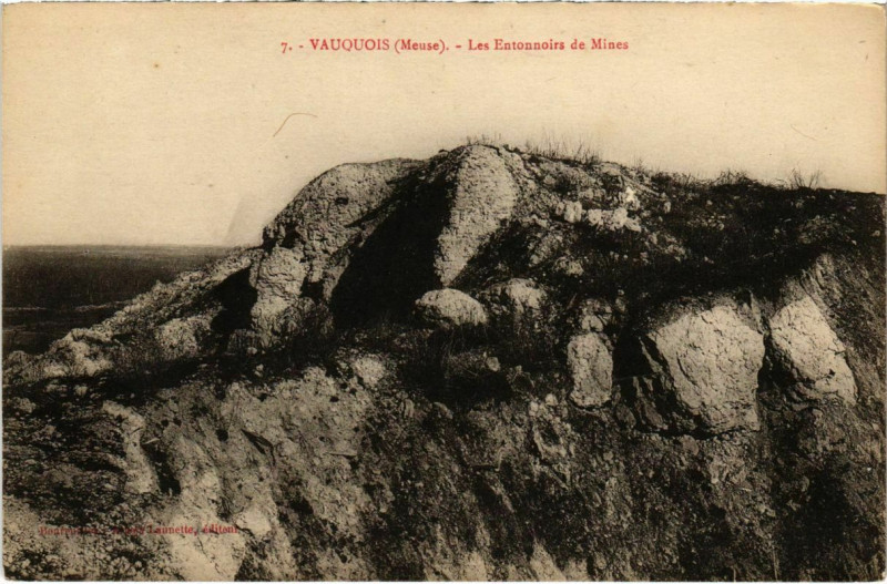 Carte postale ancienne Vauquois - Les Entonnoirs de Mines à Vauquois