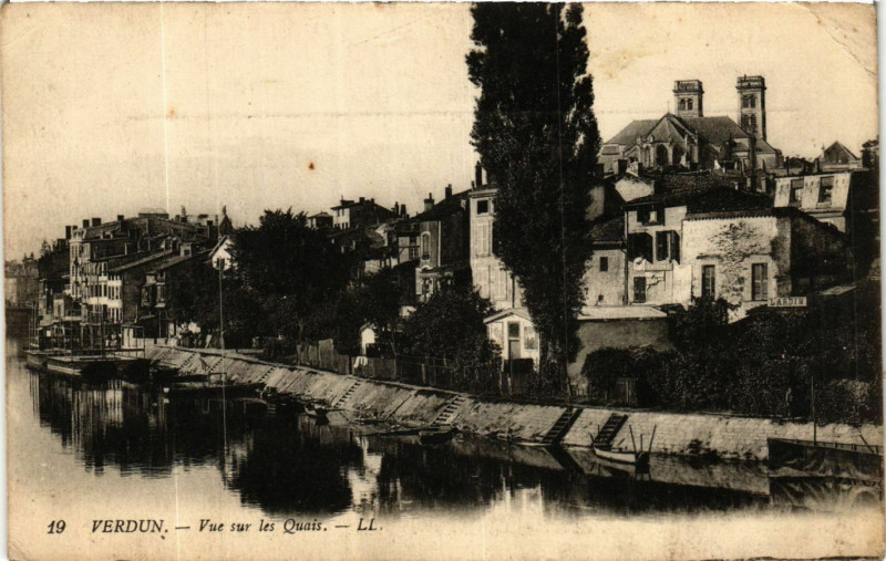 Carte postale ancienne Verdun  - Vue sur les Quais à Verdun