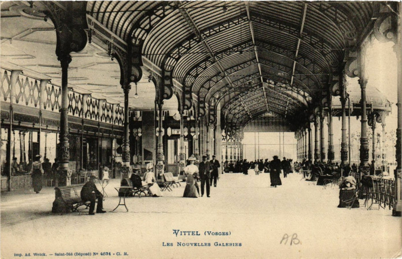 Carte postale ancienne Vittel - Les Nouvelles Galeries à Vittel