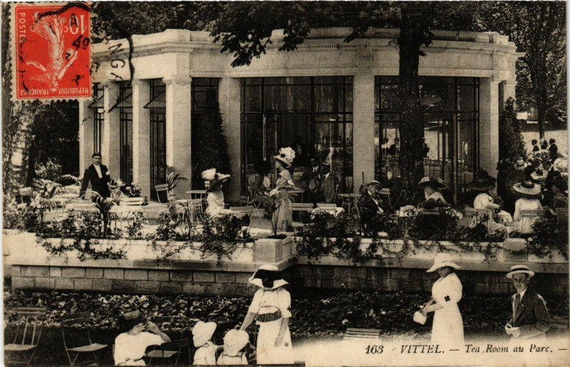 Carte postale ancienne Vittel - Tea Room au Parc à Vittel