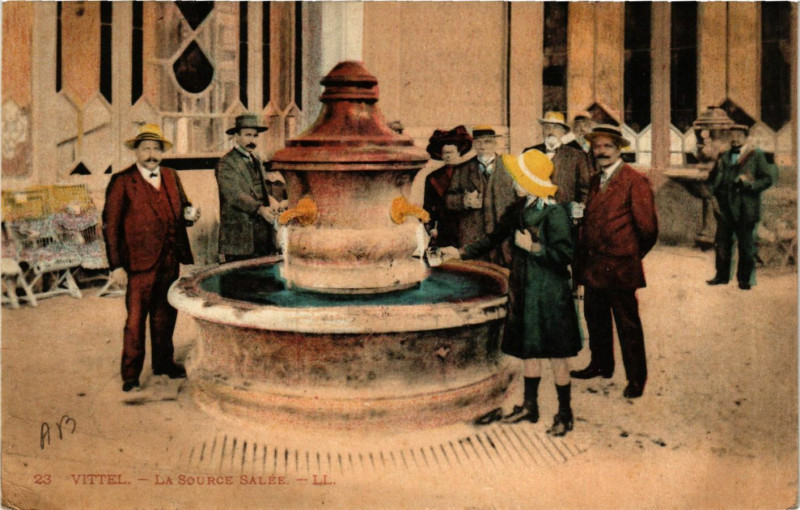 Carte postale ancienne Vittel - La Source Salée à Vittel