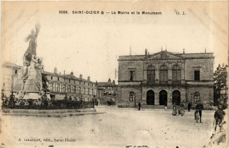 Carte postale ancienne Saint-Dizier - La Mairie et le Mon