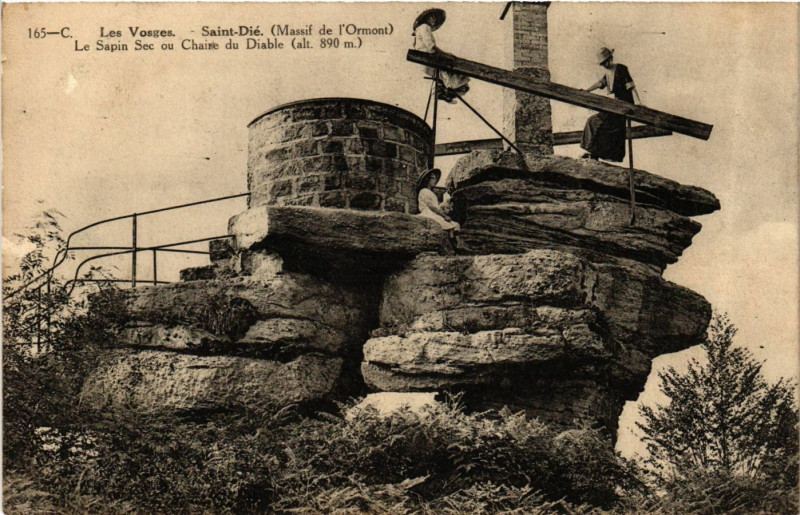 Carte postale ancienne Les Vosges - Saint-Die (Massif de l'Ormont) - Le Sapin Sec ou Chaise