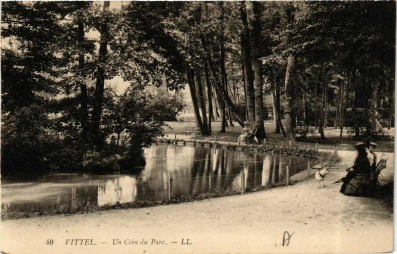 Carte postale ancienne Vittel - Un Coin du Parc à Vittel