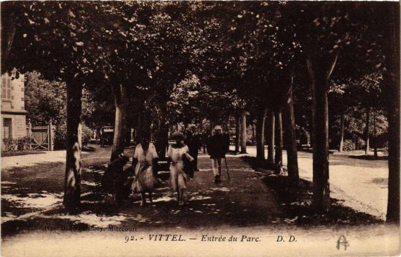Carte postale ancienne Vittel - Entrée du Parc à Vittel