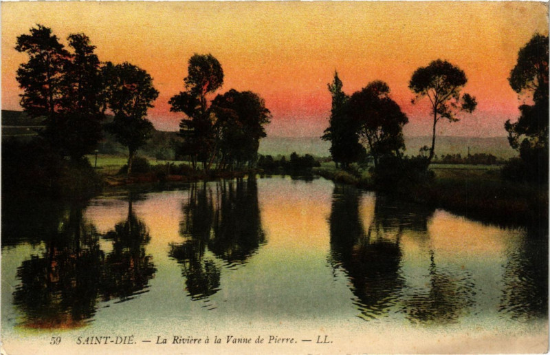 Carte postale ancienne Saint-Die - La Riviere a la Vanne de Pierre