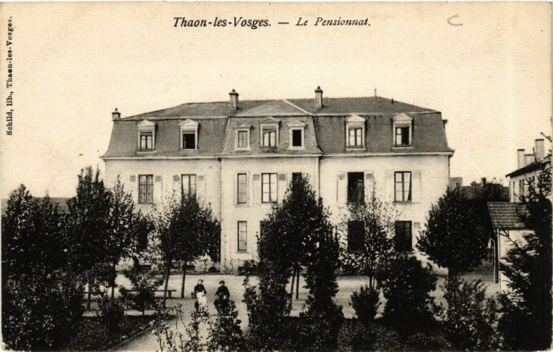 Carte postale ancienne Thaon-les-Vosges - Le Pensionnat