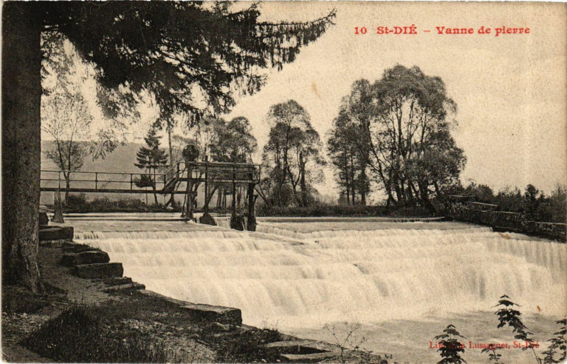 Carte postale ancienne Saint-Die - Vanne de pierre
