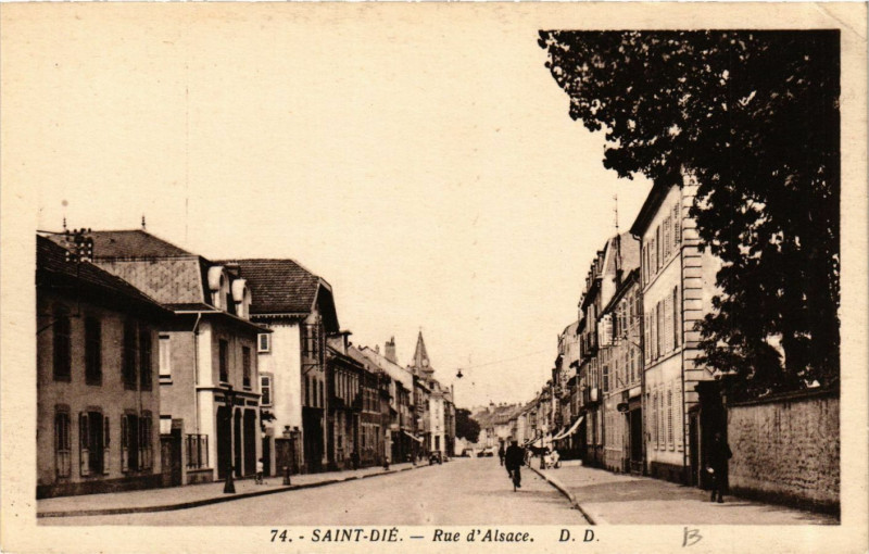 Carte postale ancienne Saint-Die - Rue d'Alsace