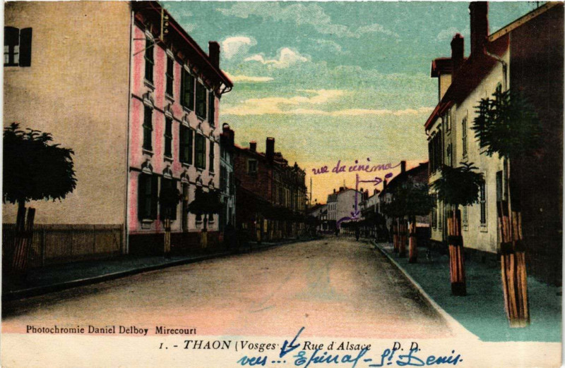Carte postale ancienne Thaon - Rue d'Alsace