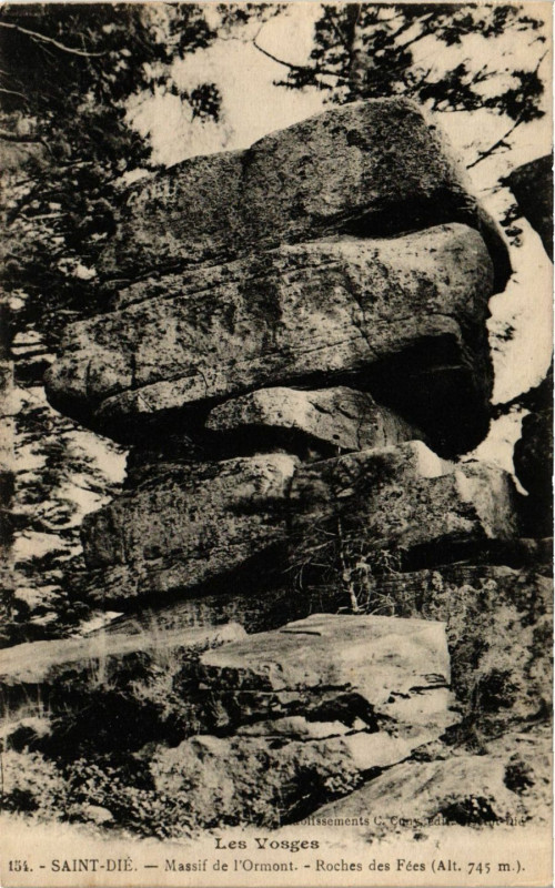 Carte postale ancienne Saint-Die - Massif de l'Ormont - Roches des Fées (Alt 745 m)