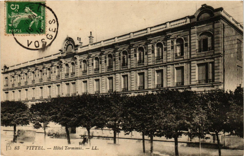 Carte postale ancienne Vittel - Hotel Terminus à Vittel