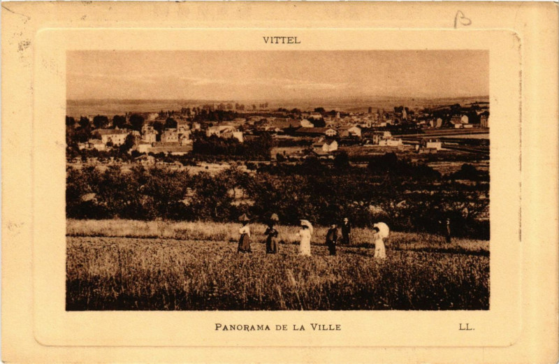 Carte postale ancienne Vittel - Panorama de la Ville à Vittel