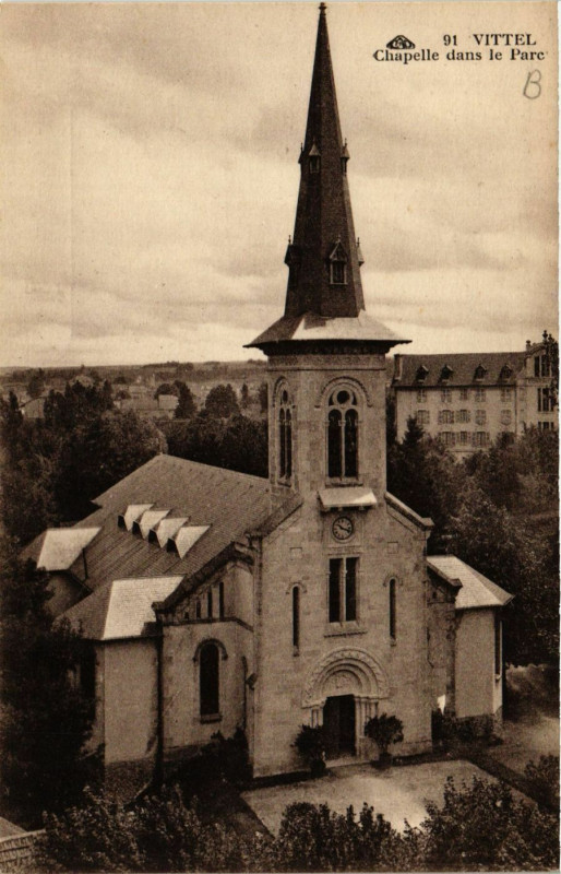 Carte postale ancienne Vittel - Chapelle dans le Parc à Vittel