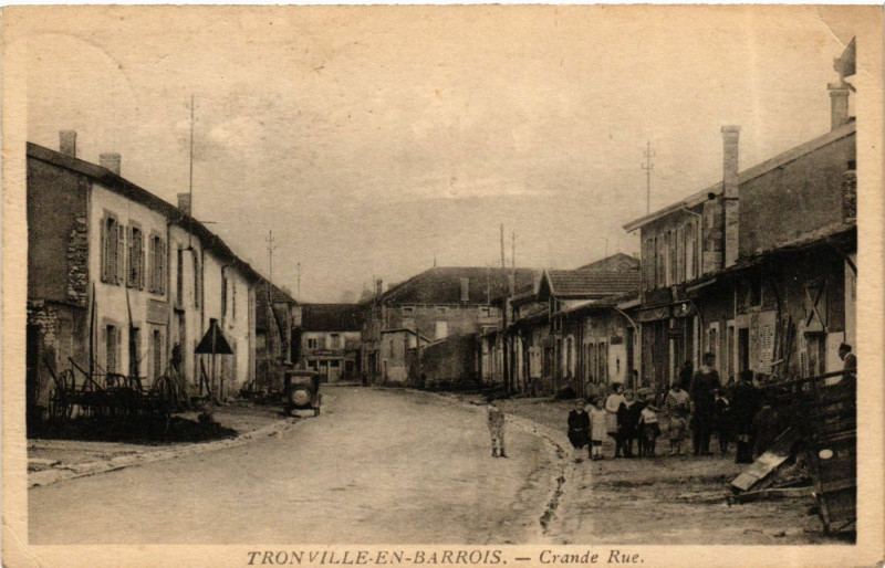 Carte postale ancienne Tronville-en-Barrois - Grande Rue à Grand
