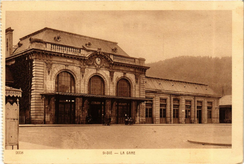 Carte postale ancienne Saint-Die - La Gare