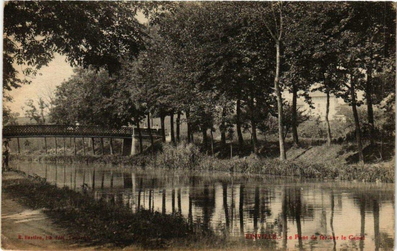 Carte postale ancienne Nancy Le Pont de fer sur le Canal à Nancy