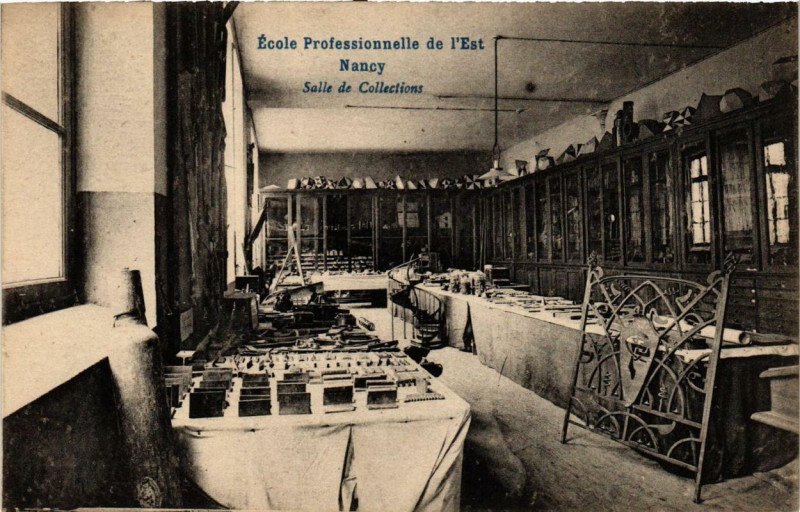 Carte postale ancienne Nancy Ecole Professionnelle de l'Est Salle de Collections à Nancy