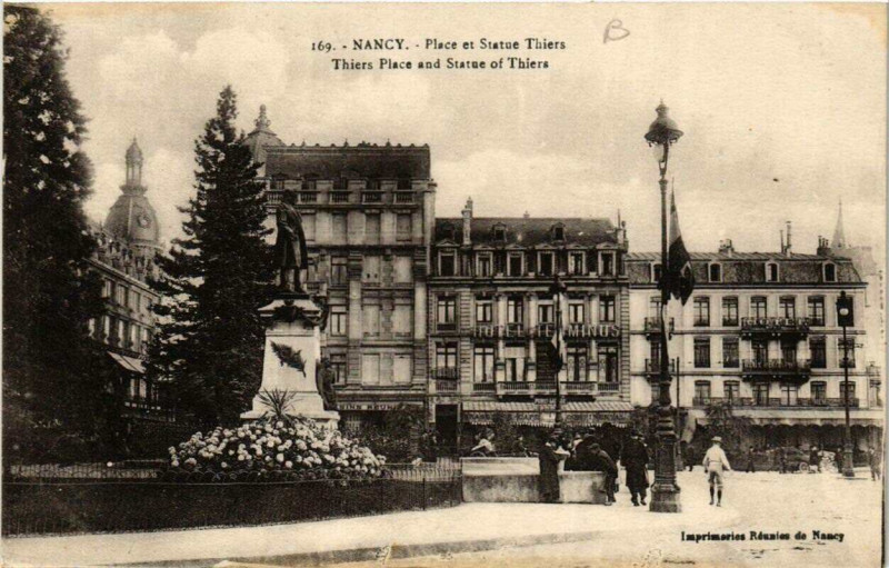 Carte postale ancienne Nancy Place et Statue Thiers à Nancy