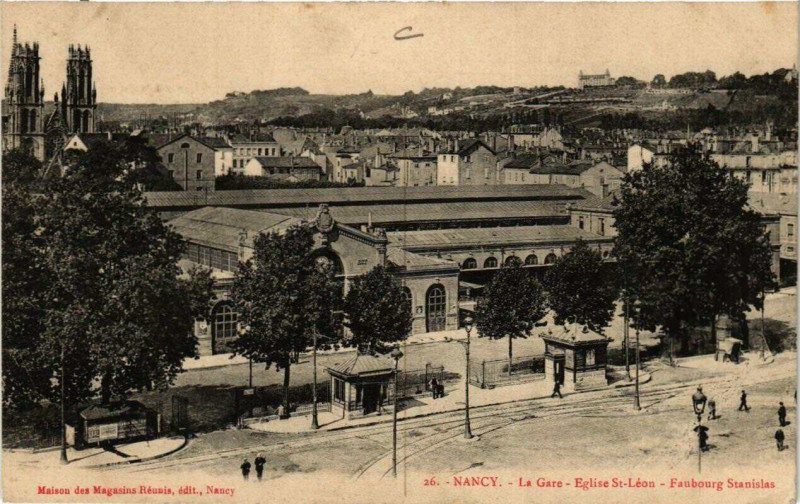 Carte postale ancienne Nancy La Gare Eglise Saint-Leon Faubourg Stanislas à Nancy