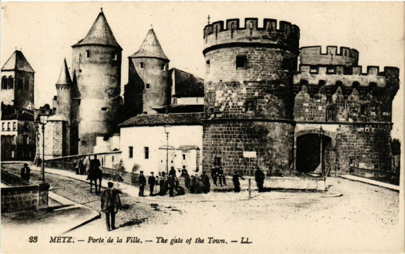 Carte postale ancienne Metz - Porte de la Ville - The gate of the Town à Metz