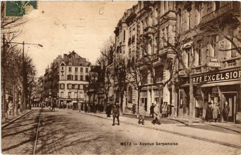 Carte postale ancienne Metz - Avenue Serpenoise à Metz