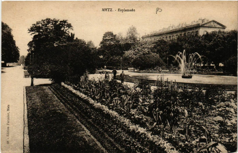 Carte postale ancienne Metz - Esplanade à Metz