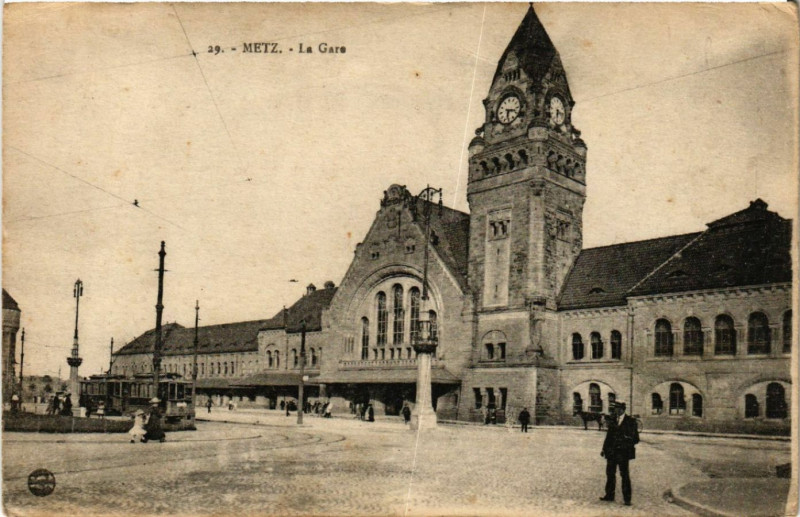 Carte postale ancienne Metz - La Gare à Metz