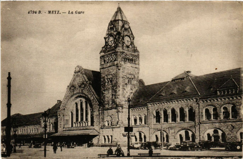 Carte postale ancienne Metz - La Gare à Metz