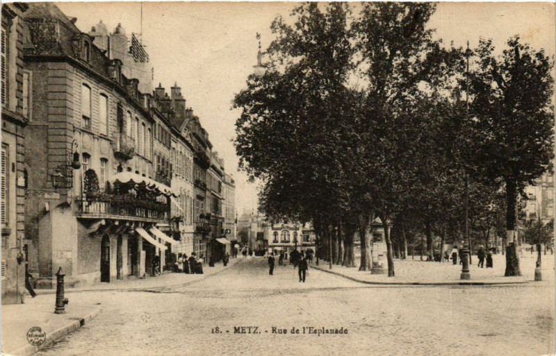 Carte postale ancienne Metz - Rue de l'Esplanade à Metz