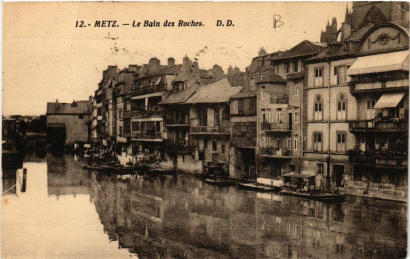 Carte postale ancienne Metz - Le Bain des Roches à Metz