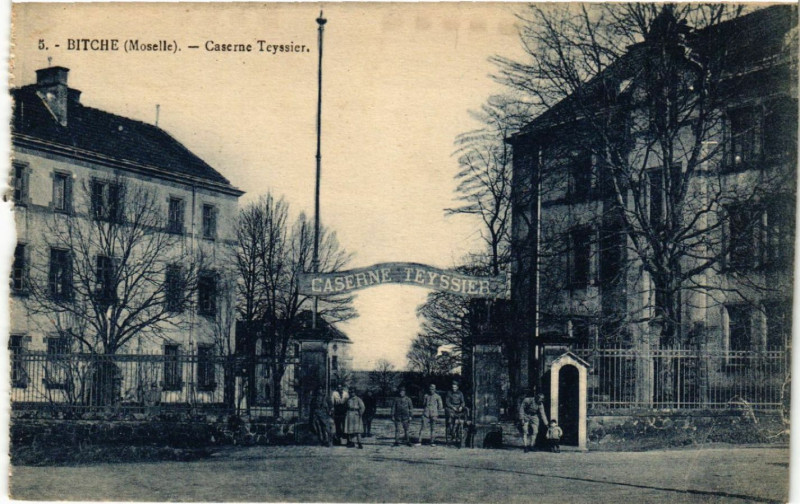 Carte postale ancienne Bitche - Caserne Teyssier à Bitche