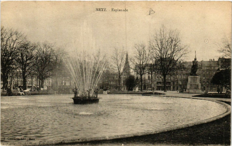 Carte postale ancienne Metz - Esplanade à Metz