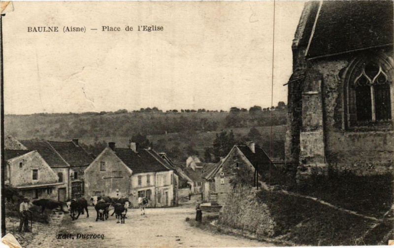Carte postale ancienne Baulne. Place de l'Eglise