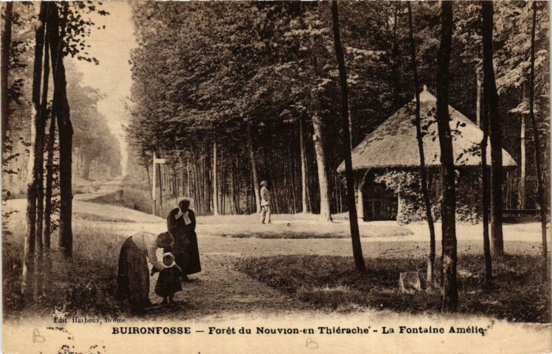 Carte postale ancienne Buironfosse Foret du Nouvion en Thierache. La Fontaine Amélie à Buironfosse