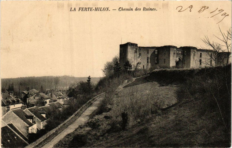 Carte postale ancienne La Ferte-Milon Chemin des Ruines