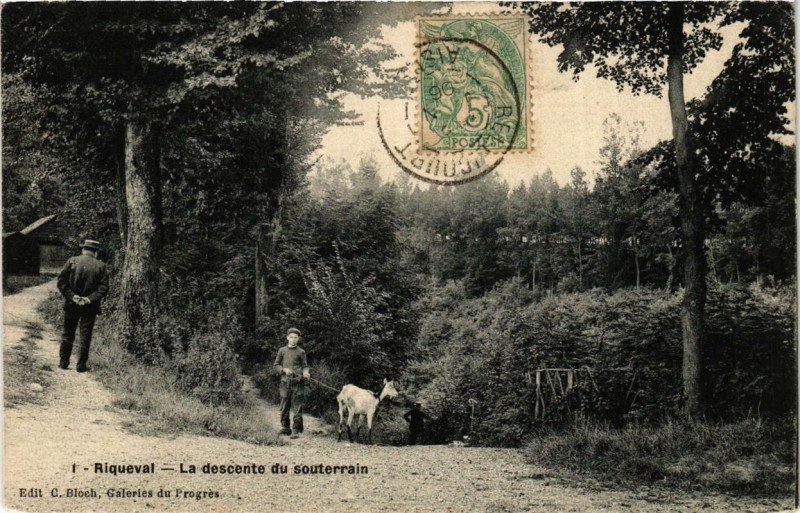 Carte postale ancienne Riqueval La descente du souterrain
