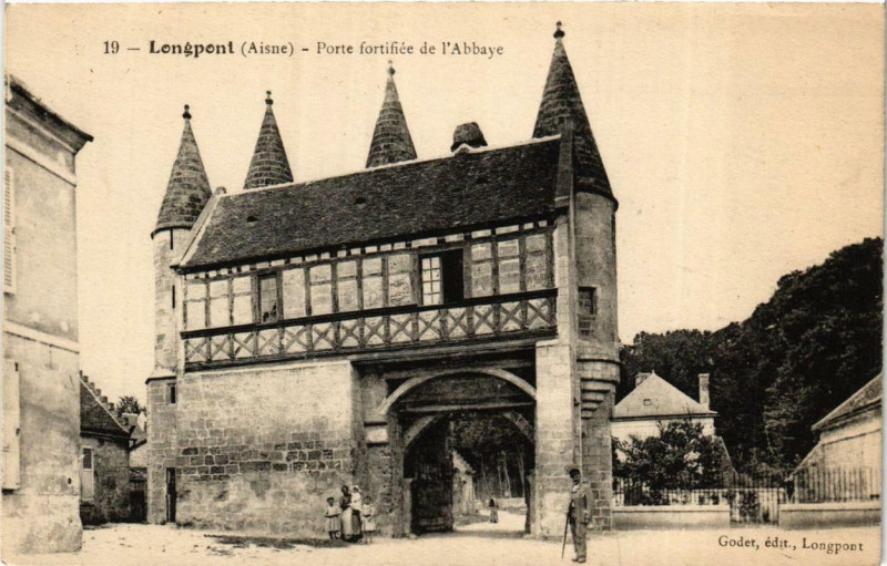 Carte postale ancienne Longpont Porte fortifiee de l'Abbaye à Longpont