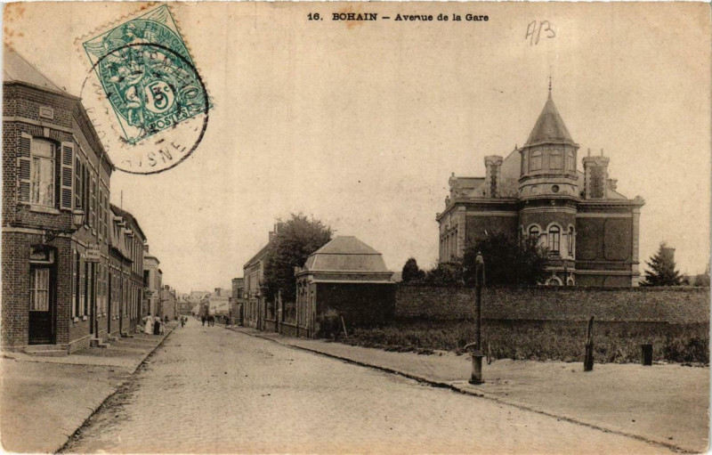 Carte postale ancienne Bohain Avenue de la Gare
