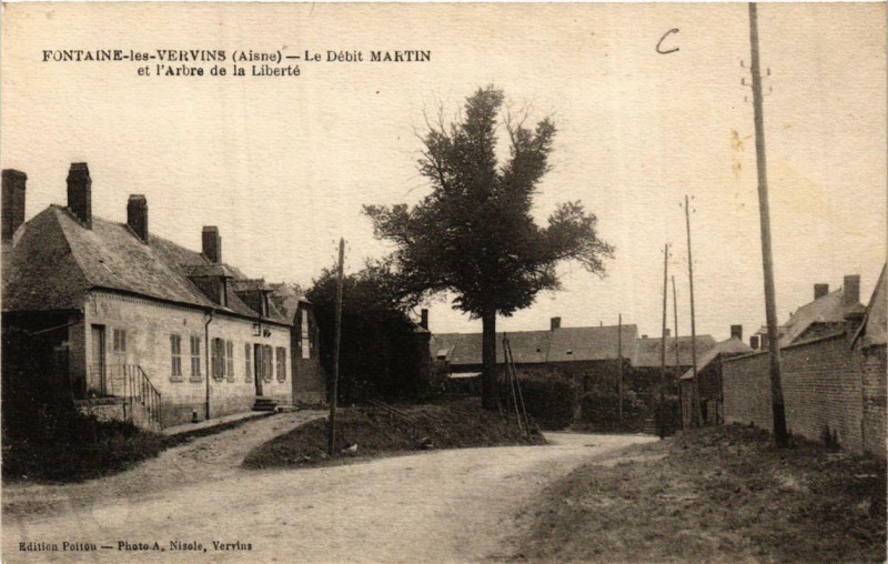 Carte postale ancienne Fontaine-les-Vervins Le Débit Martin et Albre de la Liberté à Fontaine-lès-Vervins