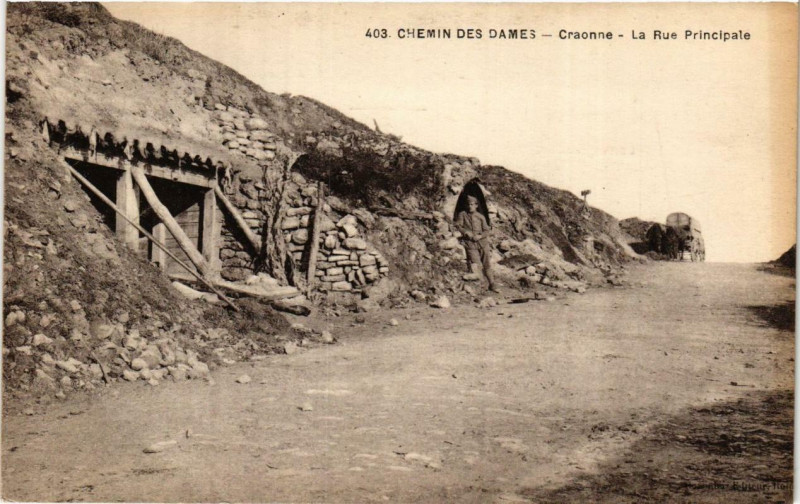 Carte postale ancienne Chemin des Dames. Craonne La Rue Principale à Craonne