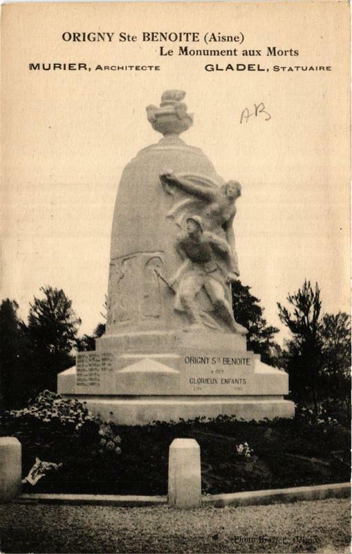 Carte postale ancienne Origny Sainte-Benoite Le Monument aux Morts à Origny-Sainte-Benoite