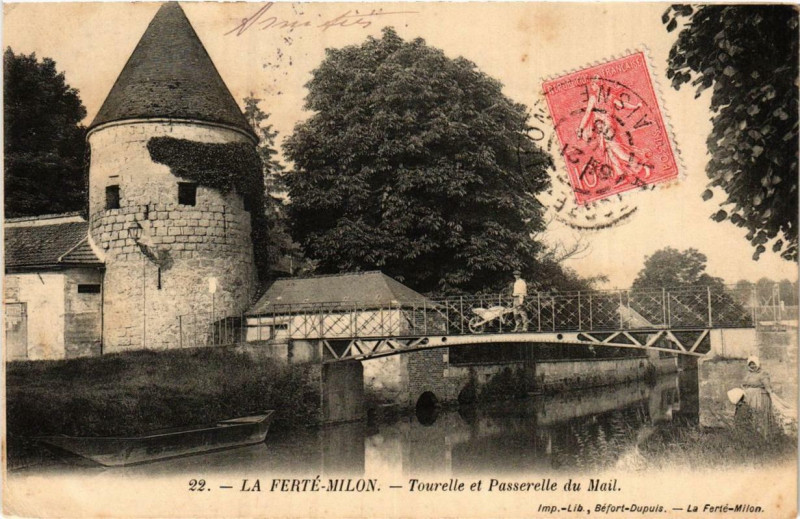 Carte postale ancienne La Ferte-Milon Tourelle et Passerelle du Mail