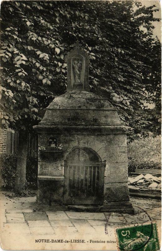 Carte postale ancienne N.-D.-de-Liesse. Fontaine